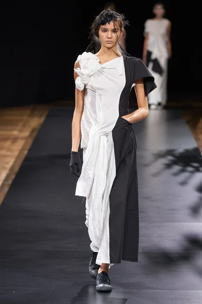 Look 3
